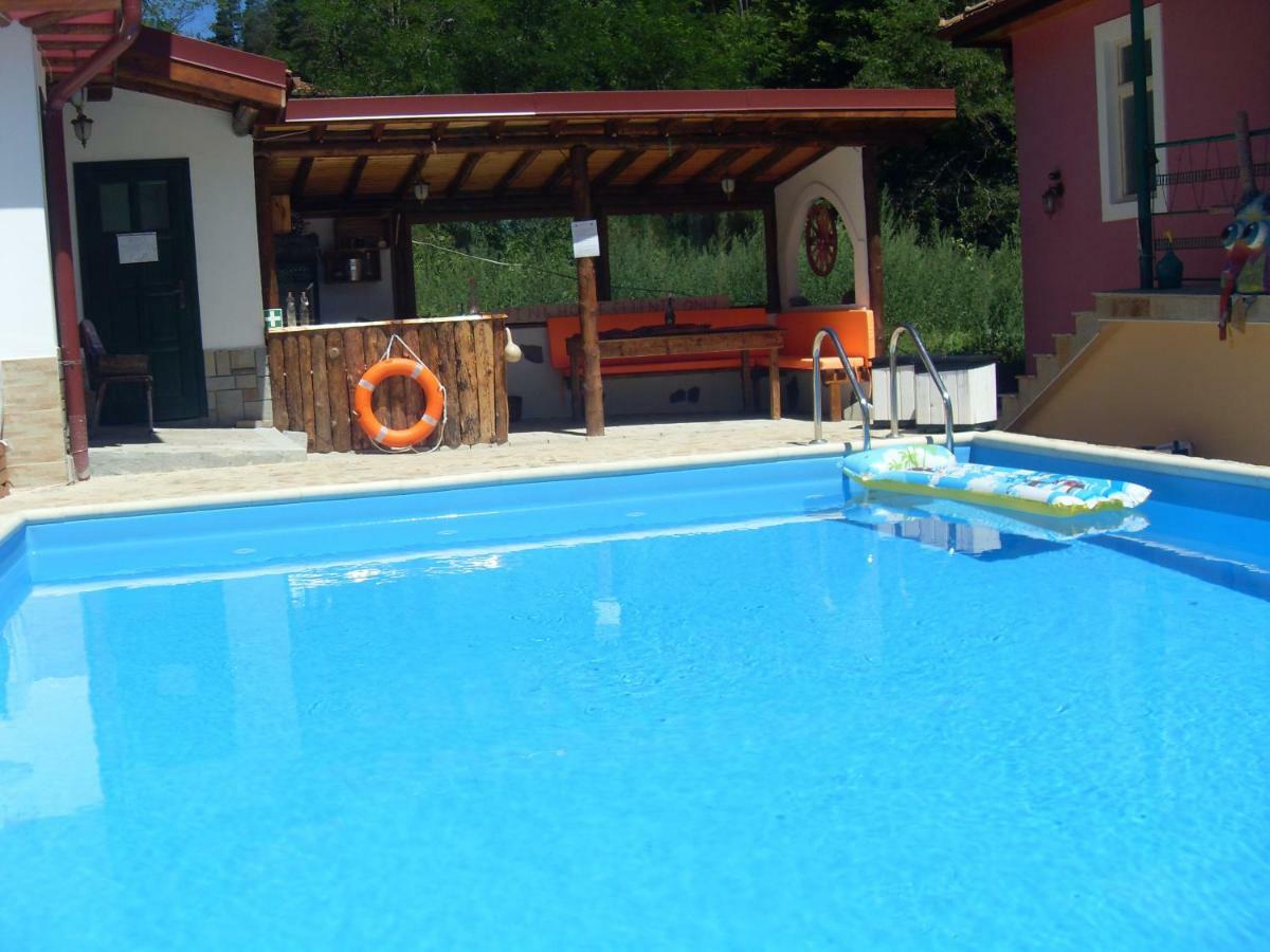 The Pink House Hotel Polkovnik Serafimovo Luaran gambar